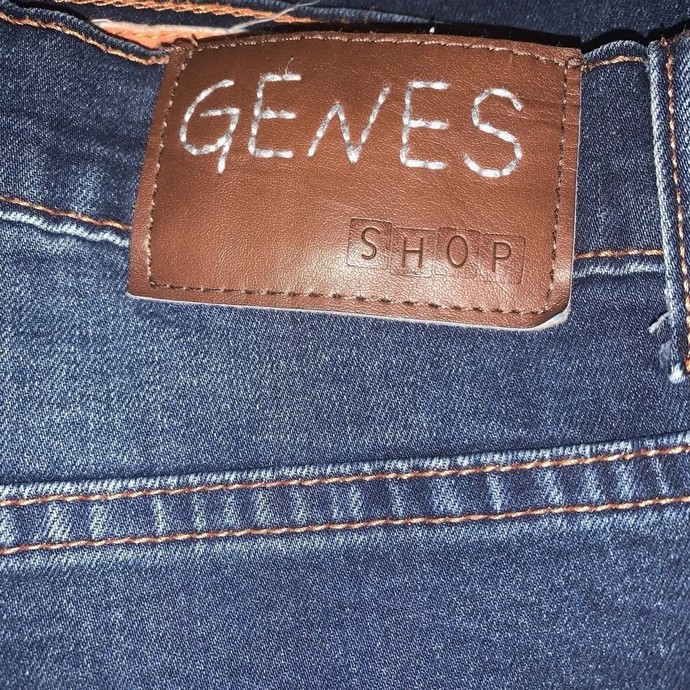 GENES Shop Jeans Mens 32x30‎ Bowery Slim Fit Blue Wash Whiskered Fading Logo EUC